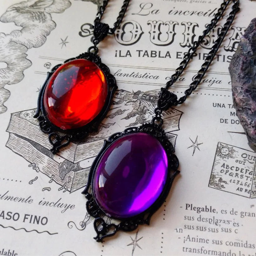 Collana con cammeo in cristallo con polvere di stelle gotica Collana con ciondolo in cristallo rosso e viola Collana vintage con demone Satana Gioielli di Halloween per donne e ragazze