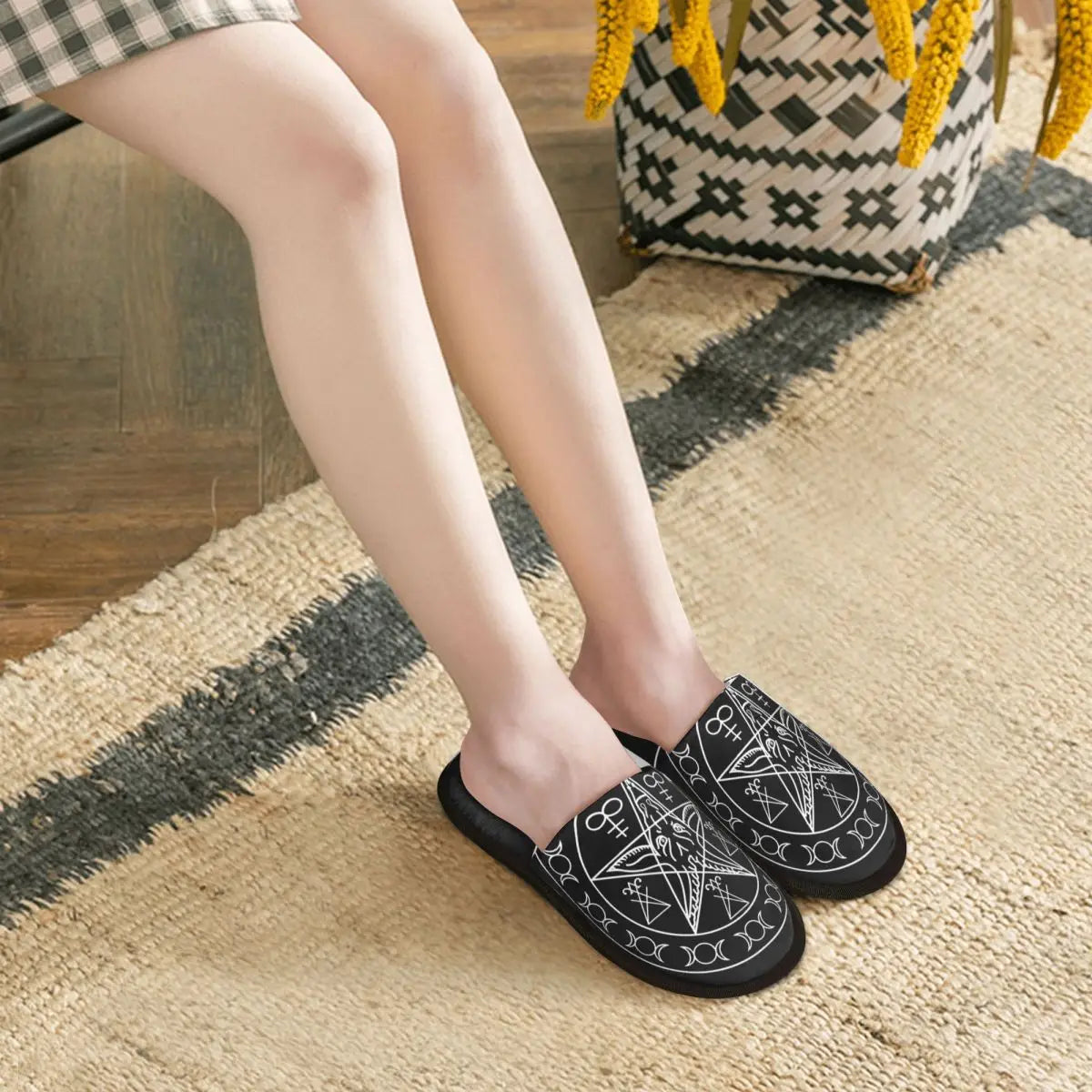 Ciabatte in memory foam da donna comode e calde, pantofole da casa con pentagramma di Satana